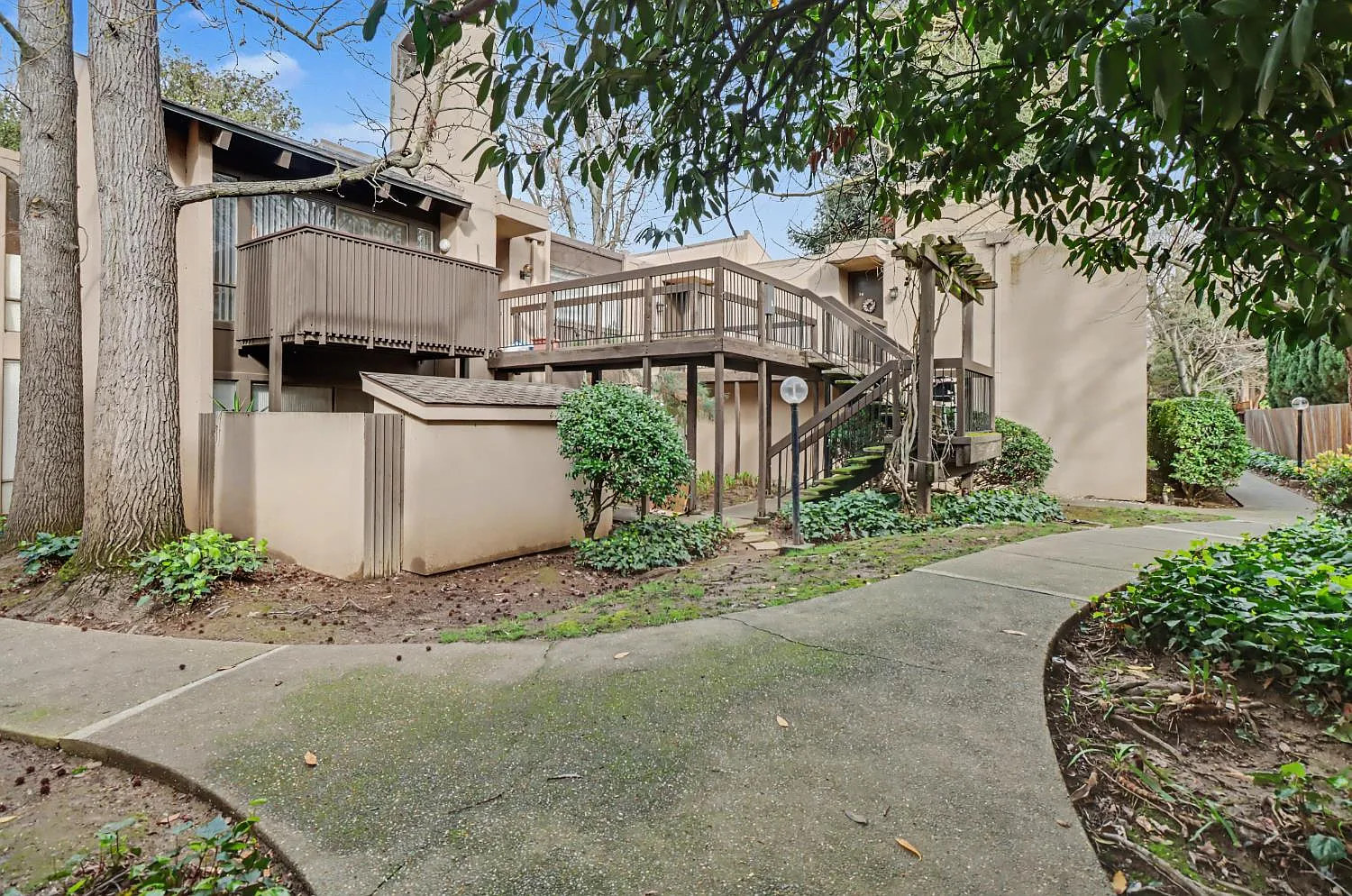 2238 Woodside Ln Unit 13 photo 1