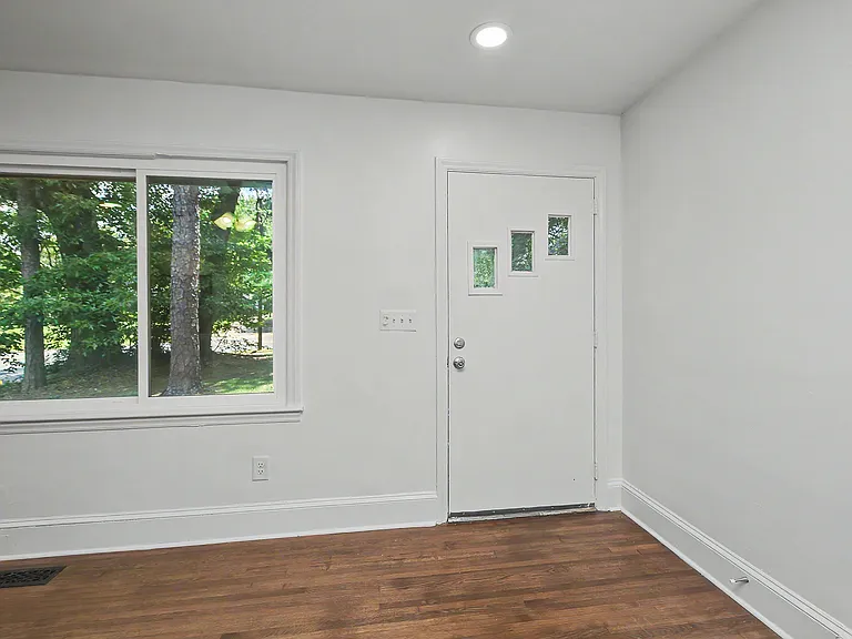 2200 Eastway Dr — Photo 20
