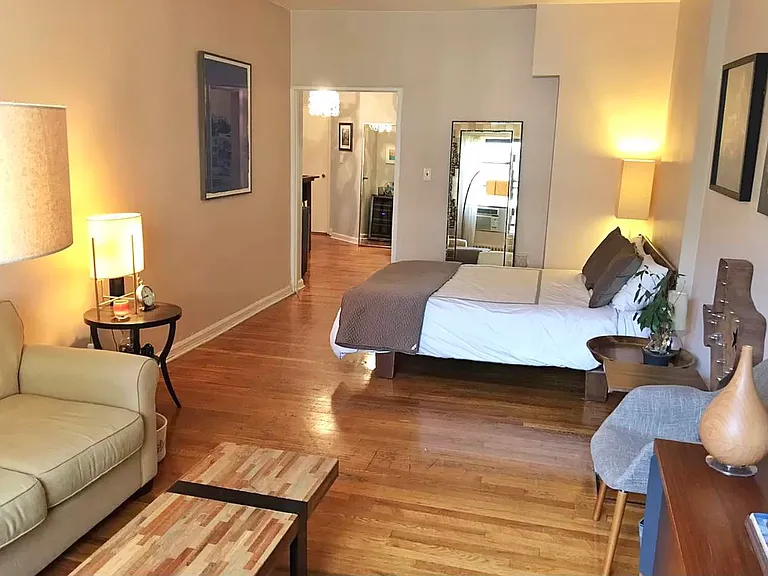 120 E 62nd St #3D — Photo 1