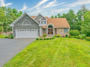 28 Gammons Rd, Acushnet, MA 02743