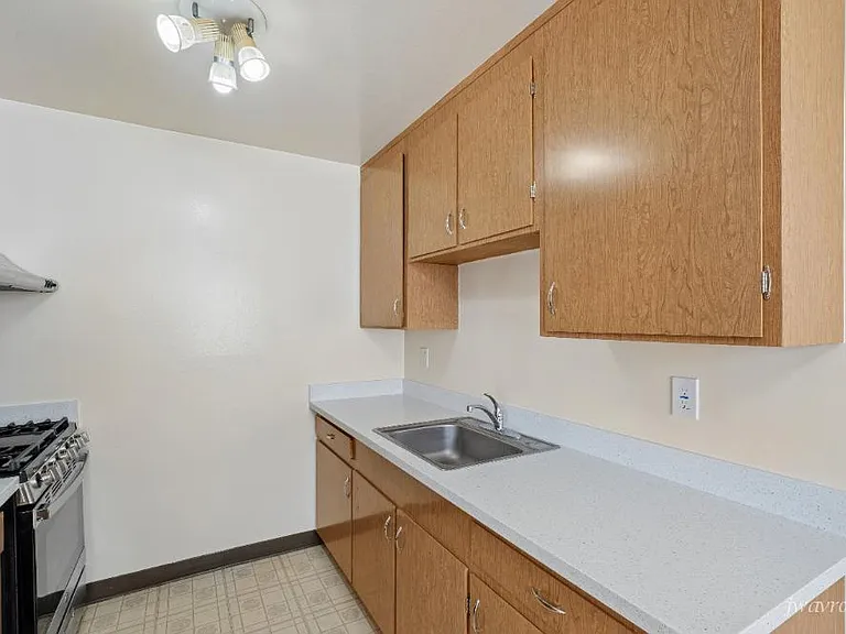 4444 Balboa St #103 — Photo 10