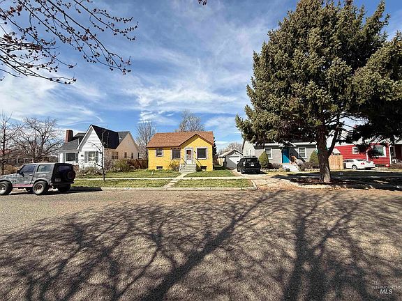 2nd image of 319 20th Ave S