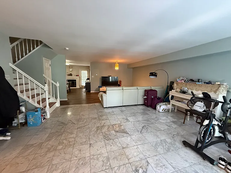 4 Kensington Ct — Photo 2