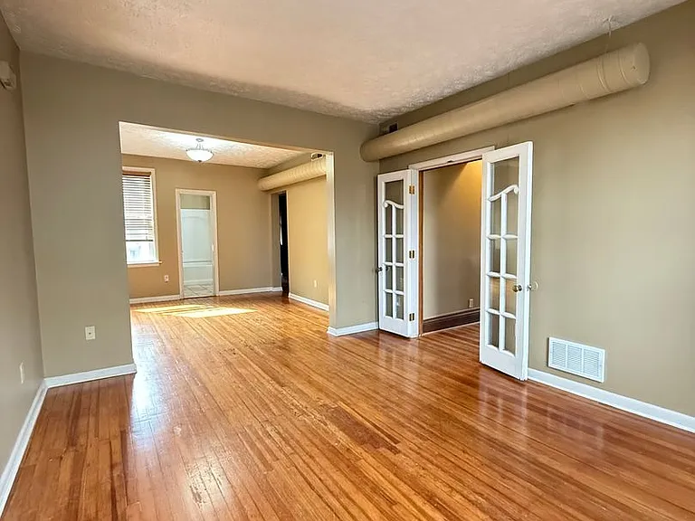 554 S 26th Ave — Photo 2