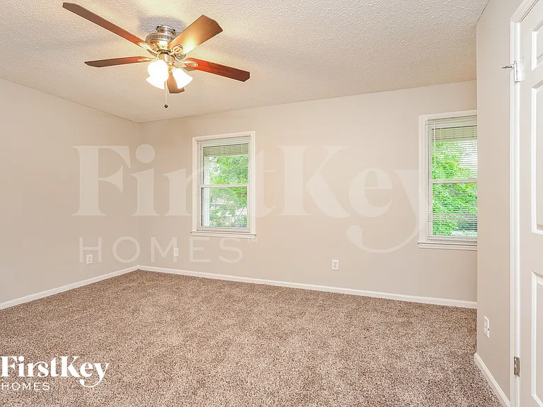 160 Rhyne Ct — Photo 11