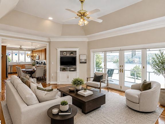 5th image of 102 E Peninsula Dr