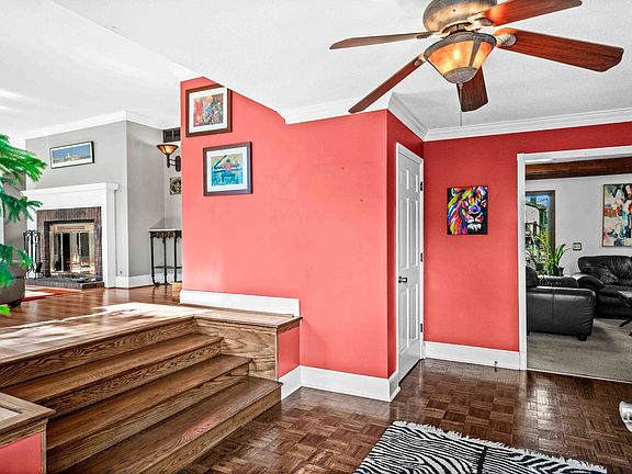 4th image of 300 Harper Ct
