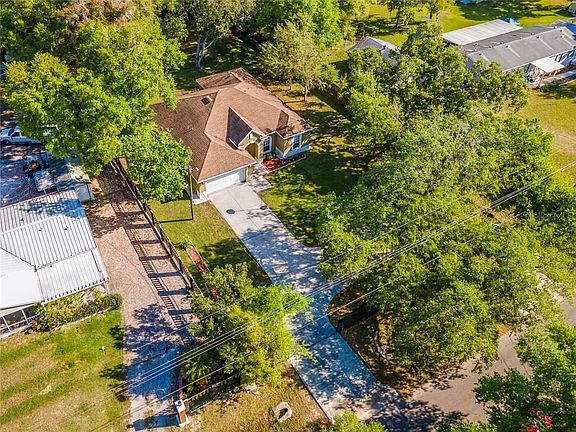 3rd image of 8721 N Meadowview Cir