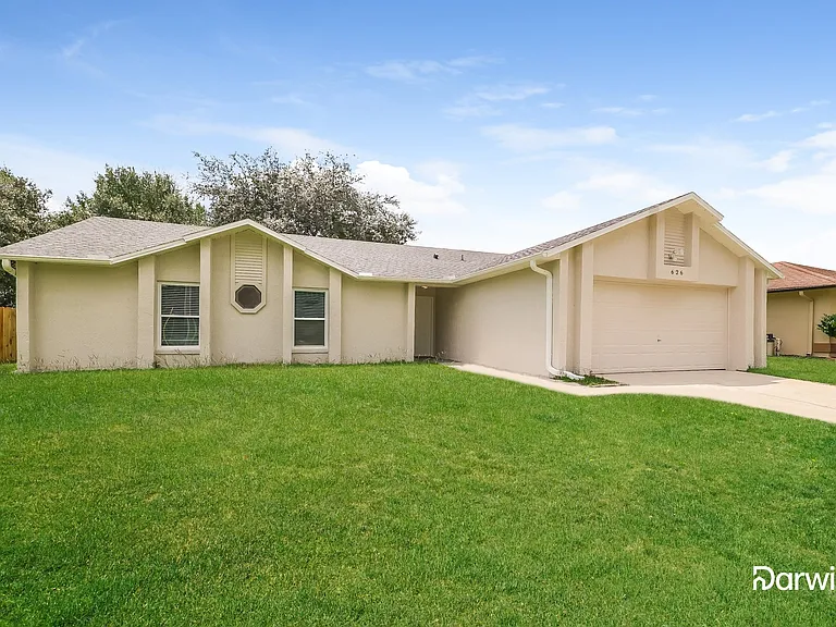 626 McKinley Ct — Photo 2