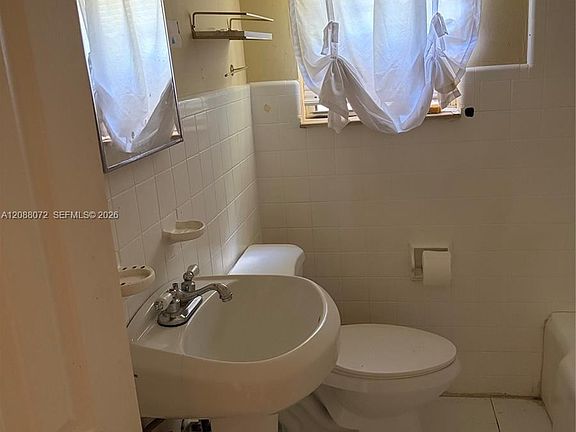5th image of 1851 Funston St APT B