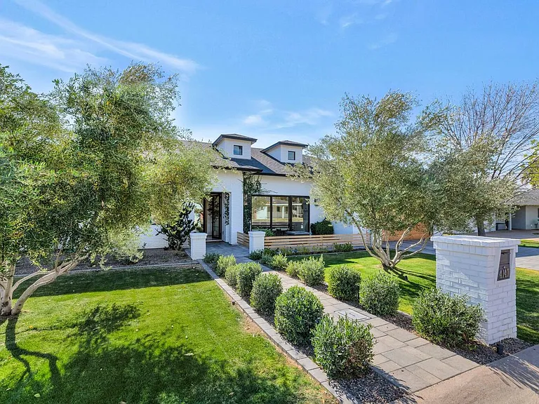 4147 E Clarendon Ave — Photo 3