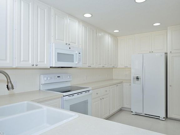 5th image of 28725 Alessandria Cir