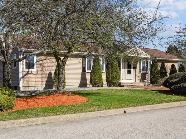 29 Holly St, Cranston, RI 02910