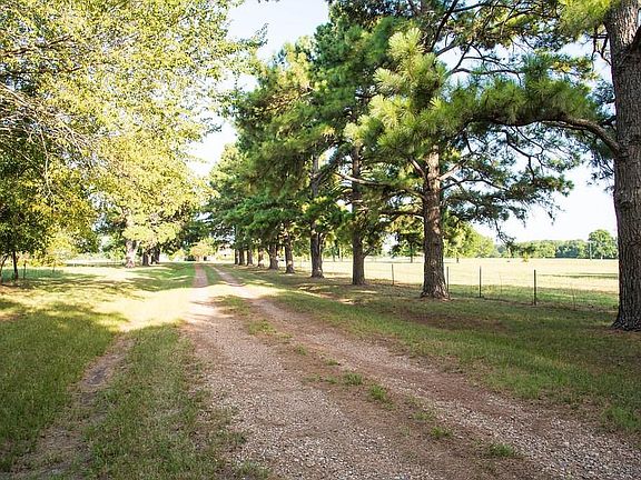 3rd image of 1620 Recreation Road 3