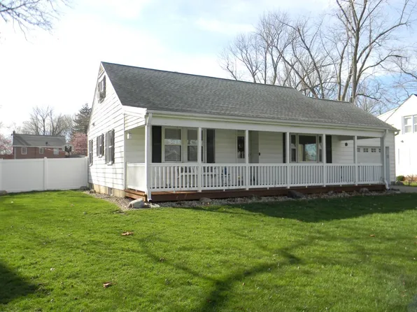 415 N Main St, Atwood, IL 61913