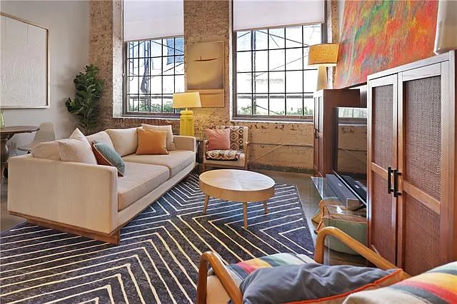 1 bed, 1.0 bath, 587 sqft, $2,300 — Photo 3
