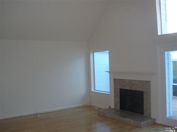 3rd image of 214 Avenida Barbera