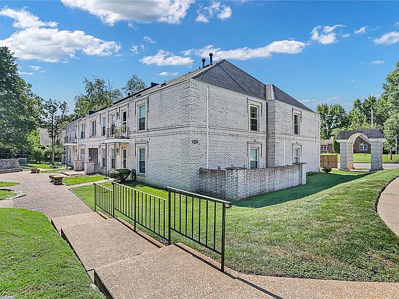 2nd image of 4392 Chateau De Ville Dr APT D