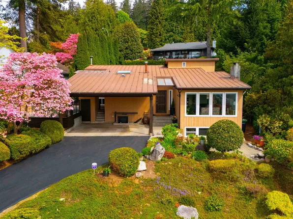 2563 Ashurst Ave, Coquitlam, BC V3K 5T7