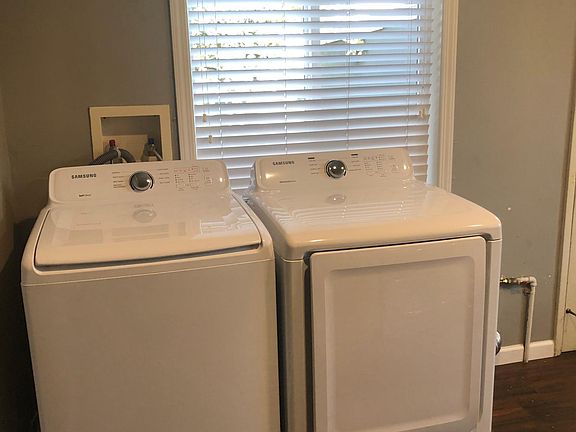 Washer/Dryer included