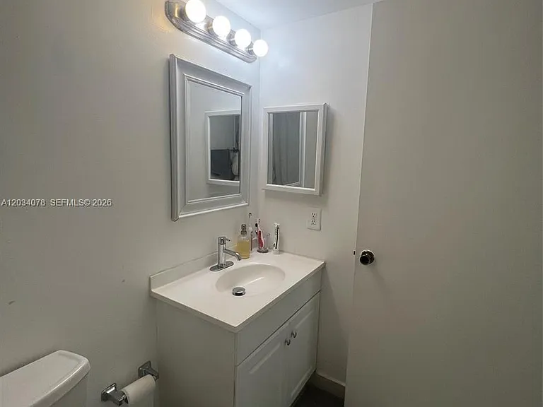 550 S Park Rd #148 — Photo 6