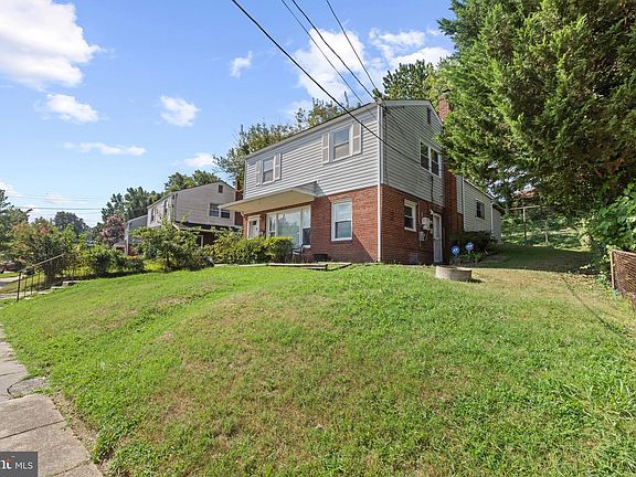 3rd image of 6607 Stockton Ln