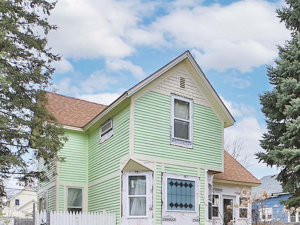 1st image of 207 7th St NE