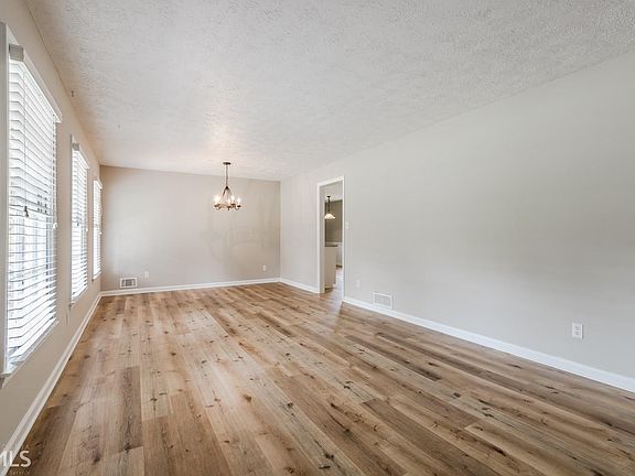 4th image of 2949 Sandra Dr