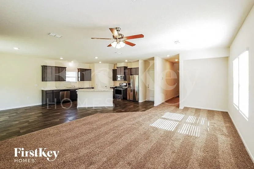 4 bed, 2.5 bath, 2210 sqft, $2,565 — Photo 3