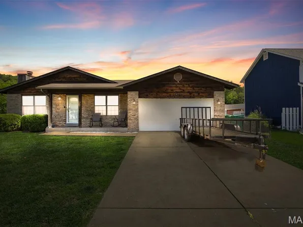2433 Golden Gate Dr, Imperial, MO 63052
