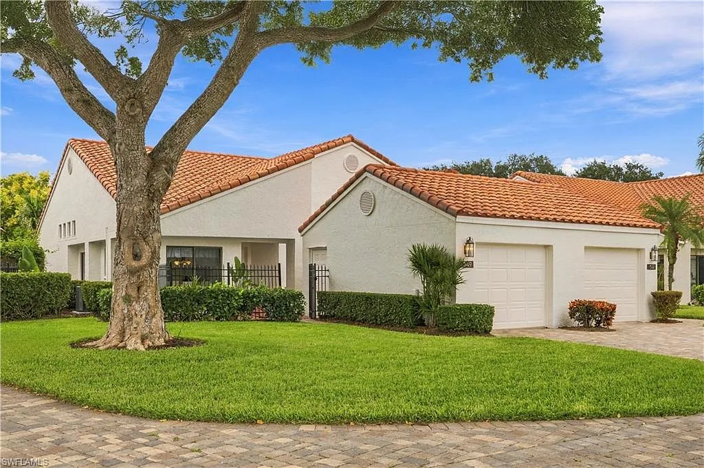 2 bed, 2.0 bath, 1359 sqft, $7,500 — Photo 3