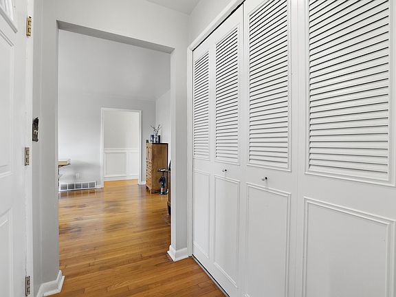 5th image of 744 Kingston Rd