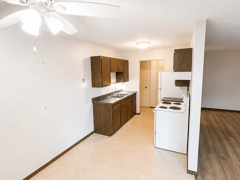 Hazelwood Apartments — Photo 5