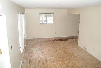 4th image of 942 King George Blvd