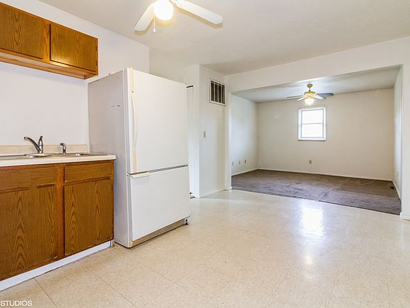 3rd image of 523 Kenview Dr #523