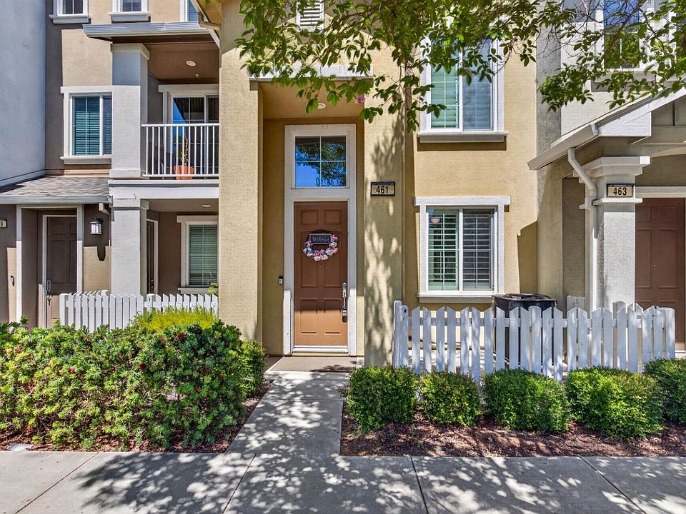 1st image of 461 Bedford Loop