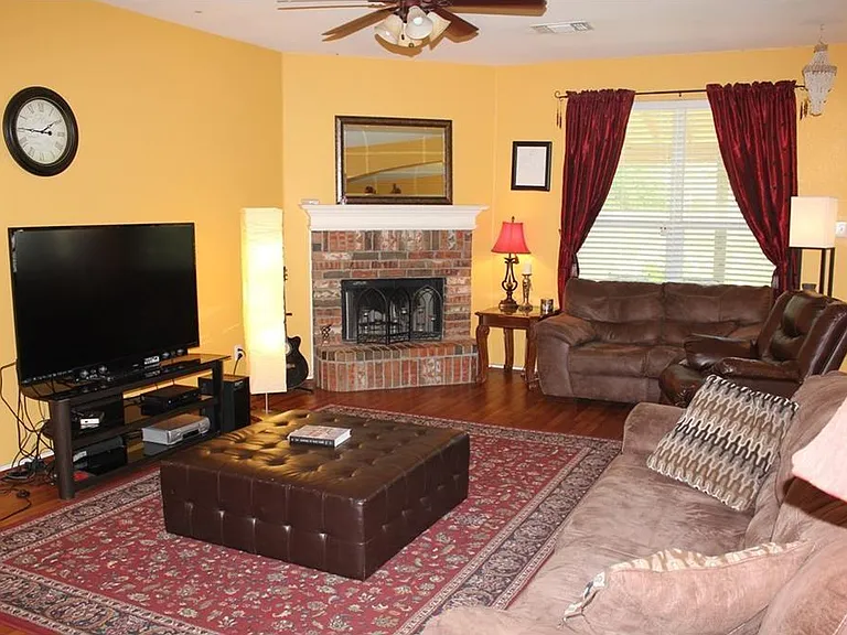 2425 Collier Dr — Photo 13