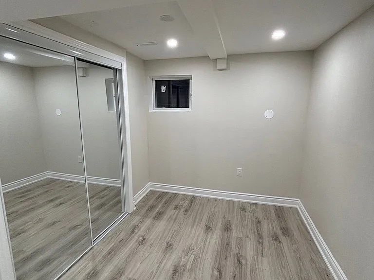 3574 Ash Row Cres #LOWER — Photo 18