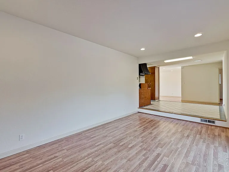 1109 White Cliff Dr — Photo 11