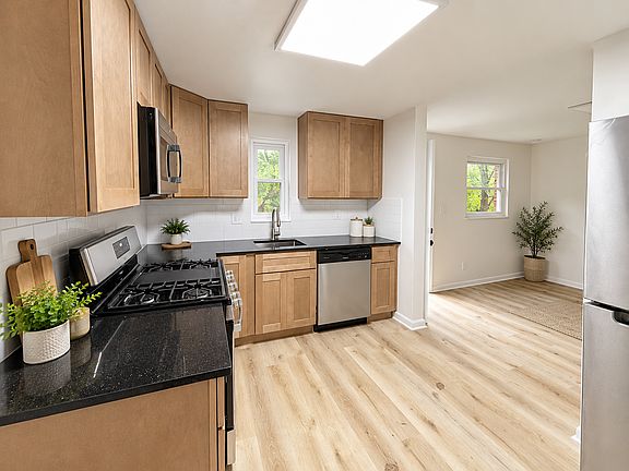 2nd image of 187 Howard St