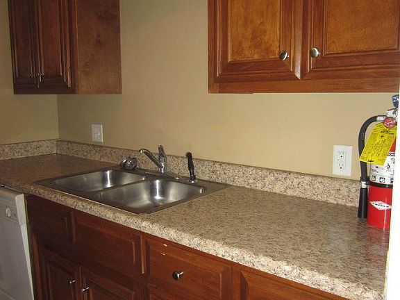5th image of 1004 N Oak St APT 7
