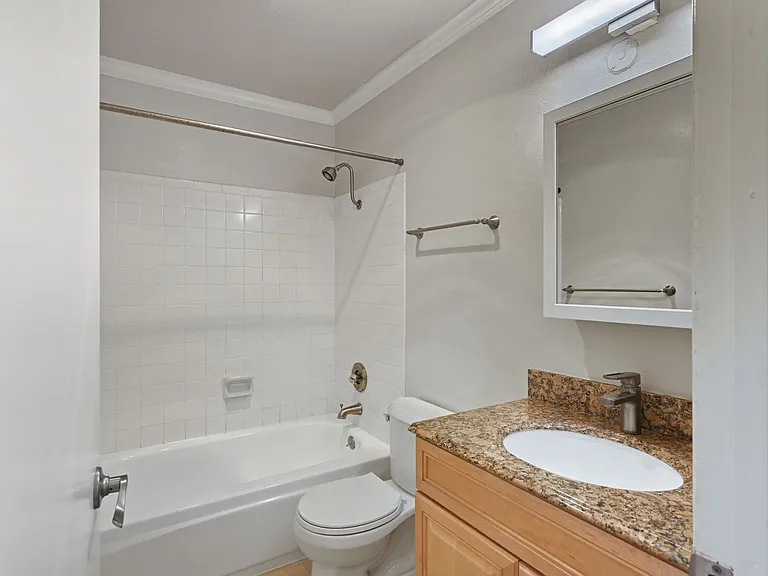 100 Devon Avenue — Photo 36