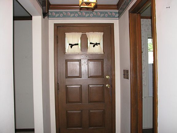 5th image of 707 E Scott St