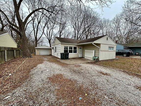 3rd image of 1018 Westwood Dr
