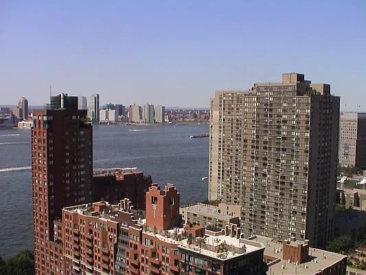 Rented by CCG Real Estate Brokerage | media 31