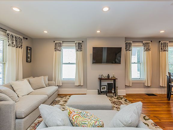 4th image of 410 Washington Ave