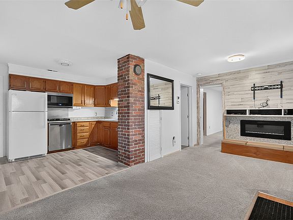 3rd image of 820 Maple St