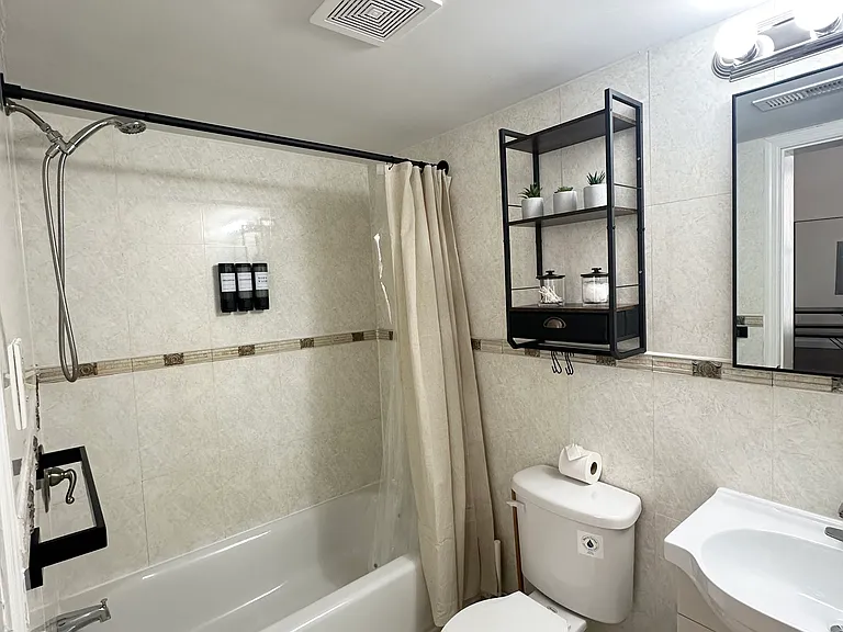 217 N 11th St #401 — Photo 15
