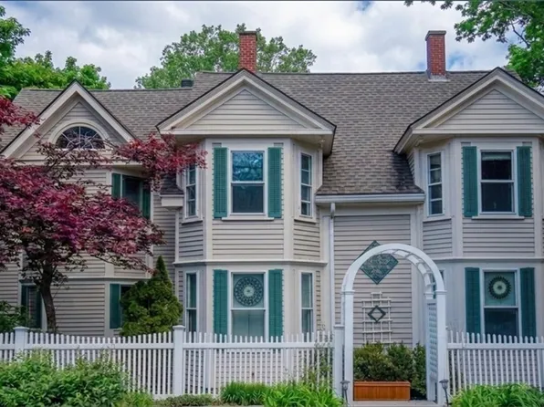 438 Merrimac St, Newburyport, MA 01950