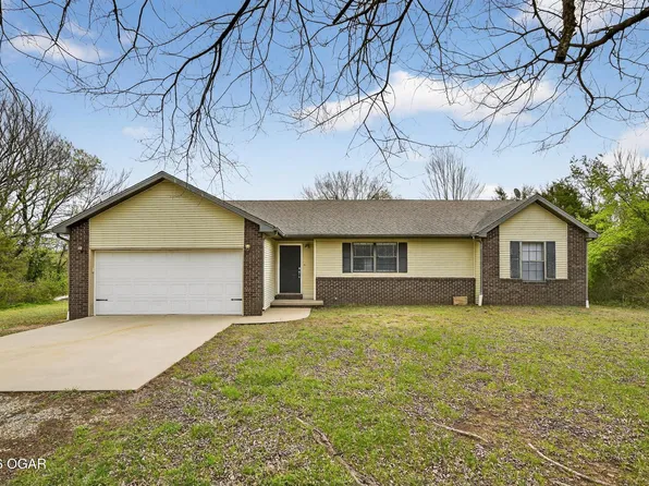 101 Stonegate St, Carterville, MO 64835